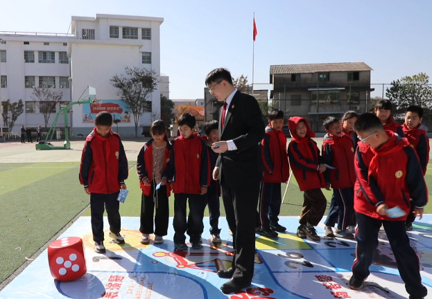 株洲市渌口区：“法治游园会”点亮校园