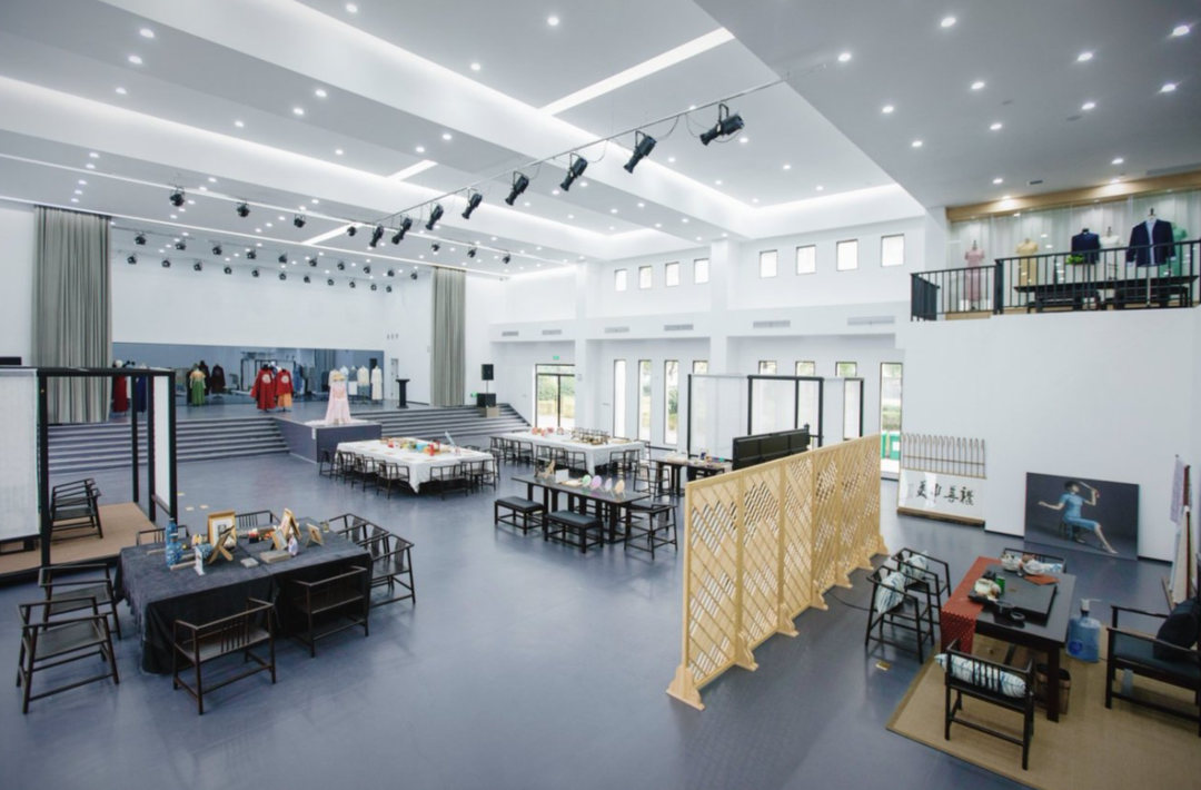 大学生团队助力花瑶挑花“走”出深山