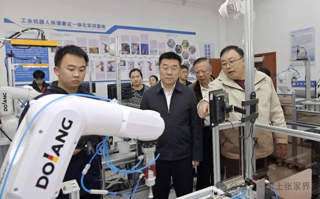 钟君调研高校教育科技人才一体化工作