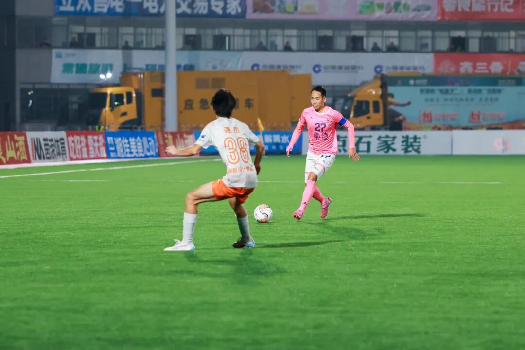 踢过职业联赛的他，在这里重启足球梦想