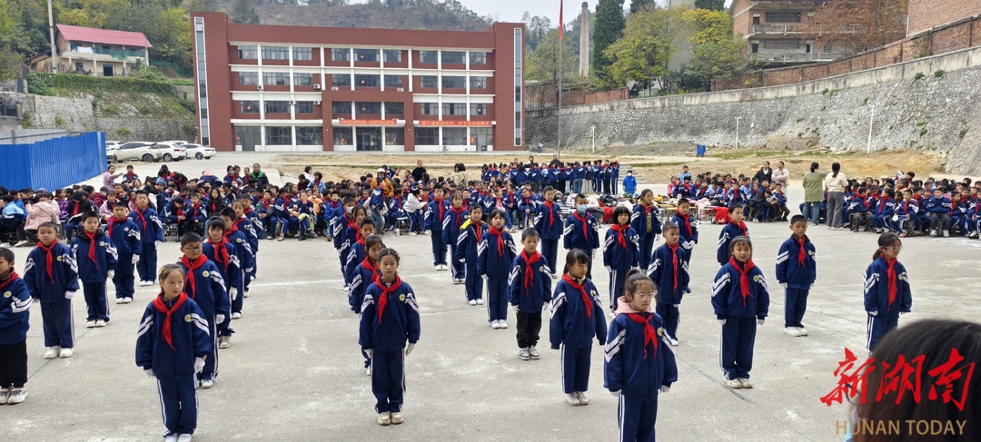 涟源三小广播体操比赛开赛！