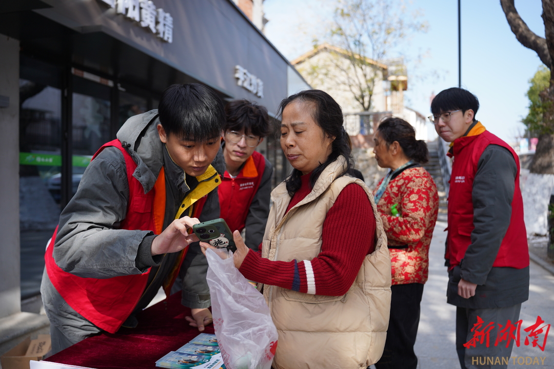 点亮万家灯火的“红色先锋”——岳阳“电骆驼”志愿服务队小记