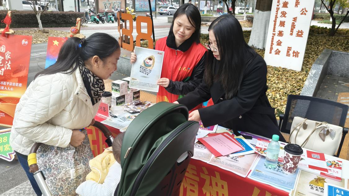 弘扬宪法精神 长沙妇联为妇儿权益撑起法治蓝天