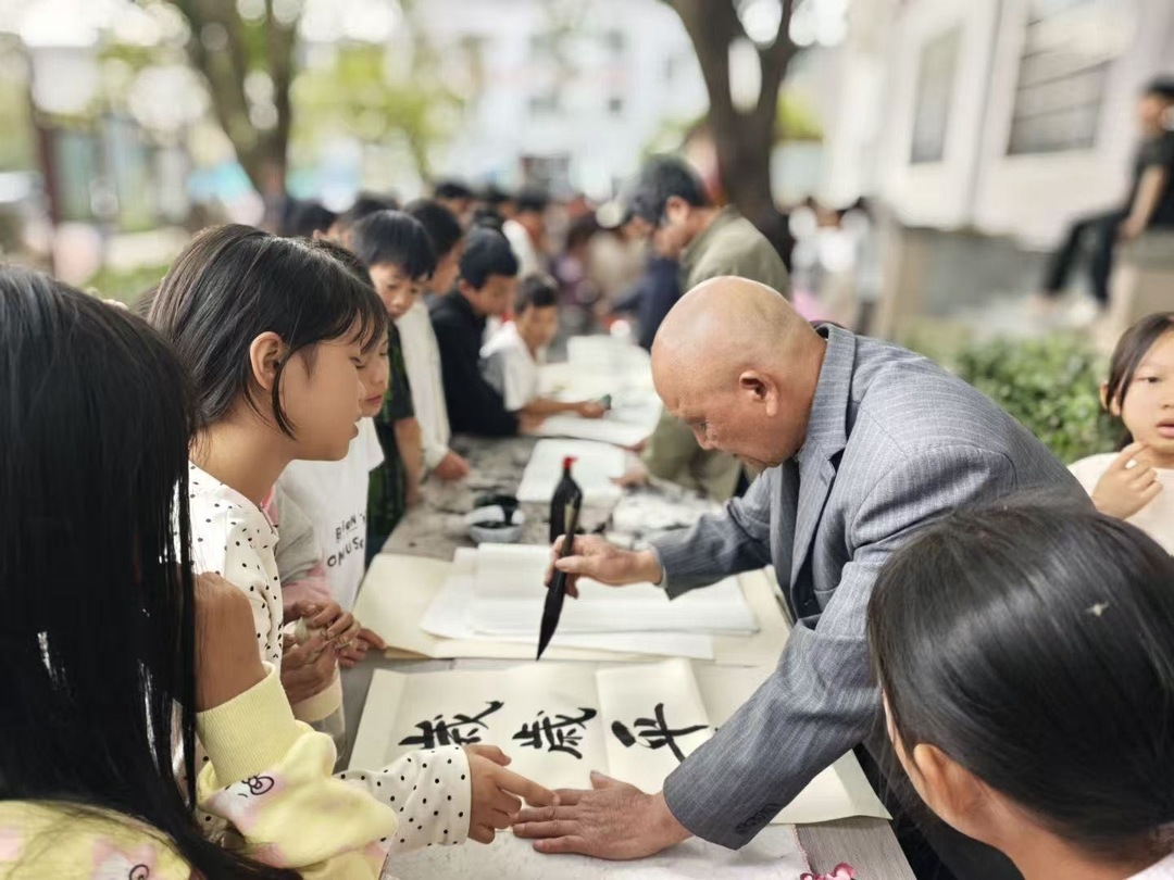 江永县允山中心小学：墨香润童心 书法进校园