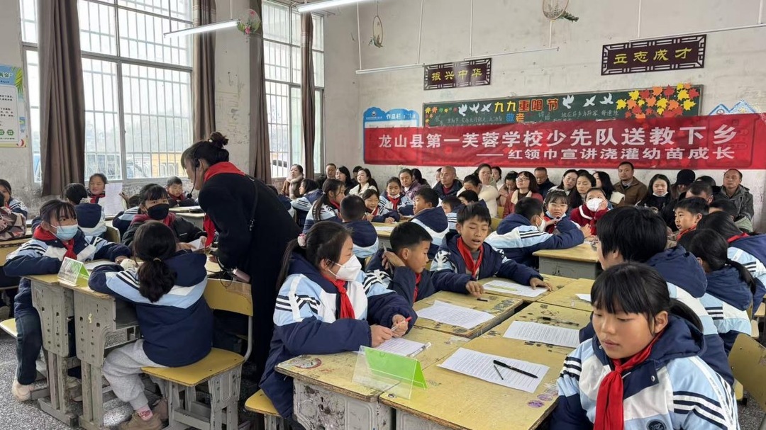 龙山县第一芙蓉学校教联体：共研共进促成长 送教送培暖人心