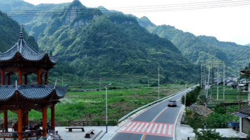 路通人和业兴！吉首市坪年至德夯公路获评2025年“湖南省最具人气路”