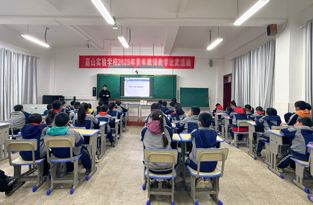 宪法照亮校园，守护健康成长