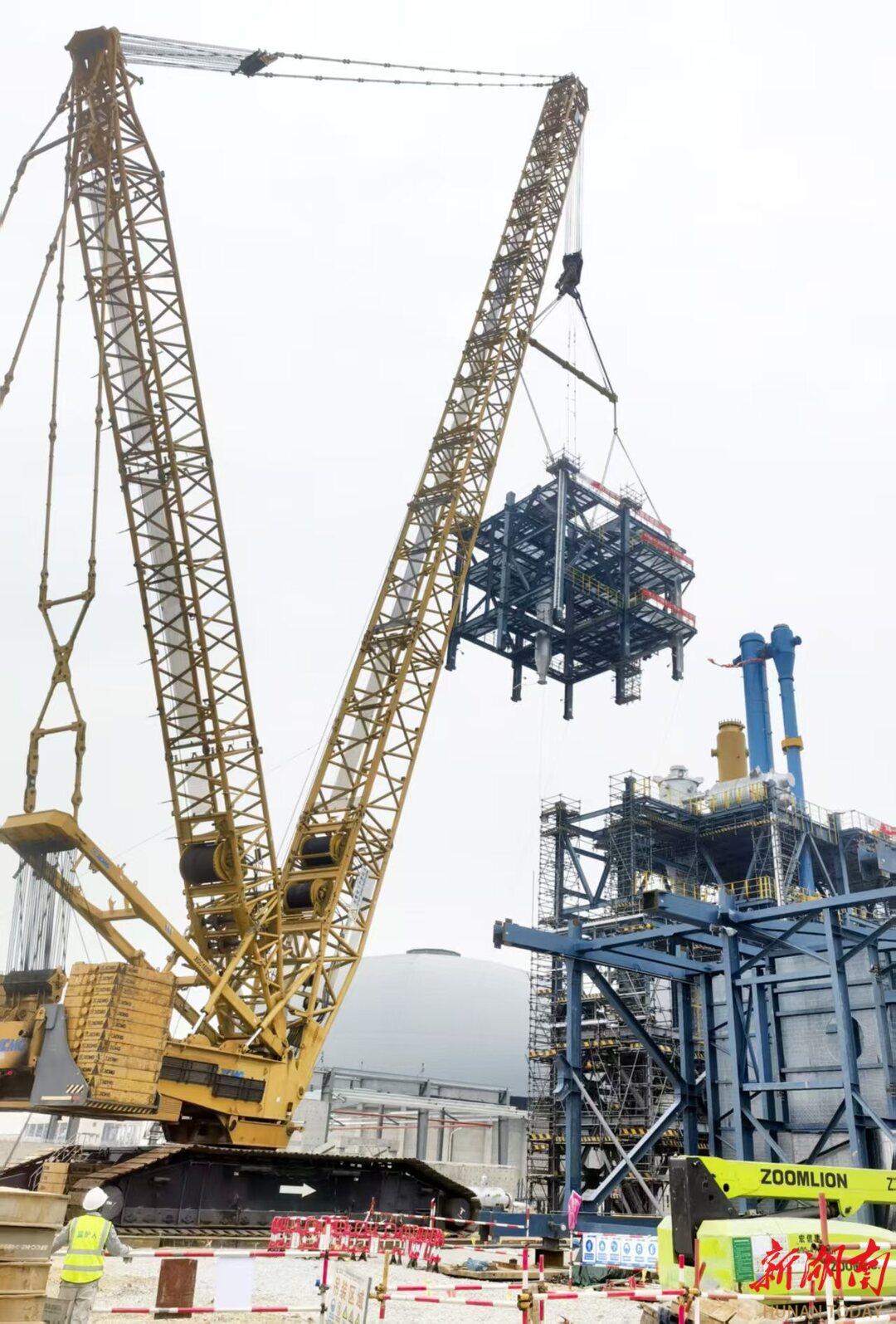 “重”也易举！湖南石化生物质气化项目“钢结构+”顺利吊装