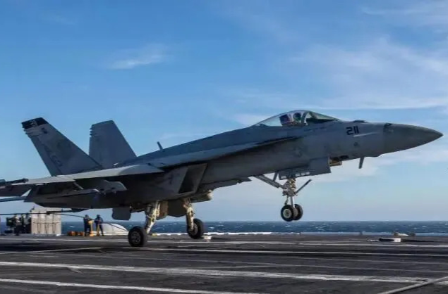 美军公开承认：美军舰击落一架美战机