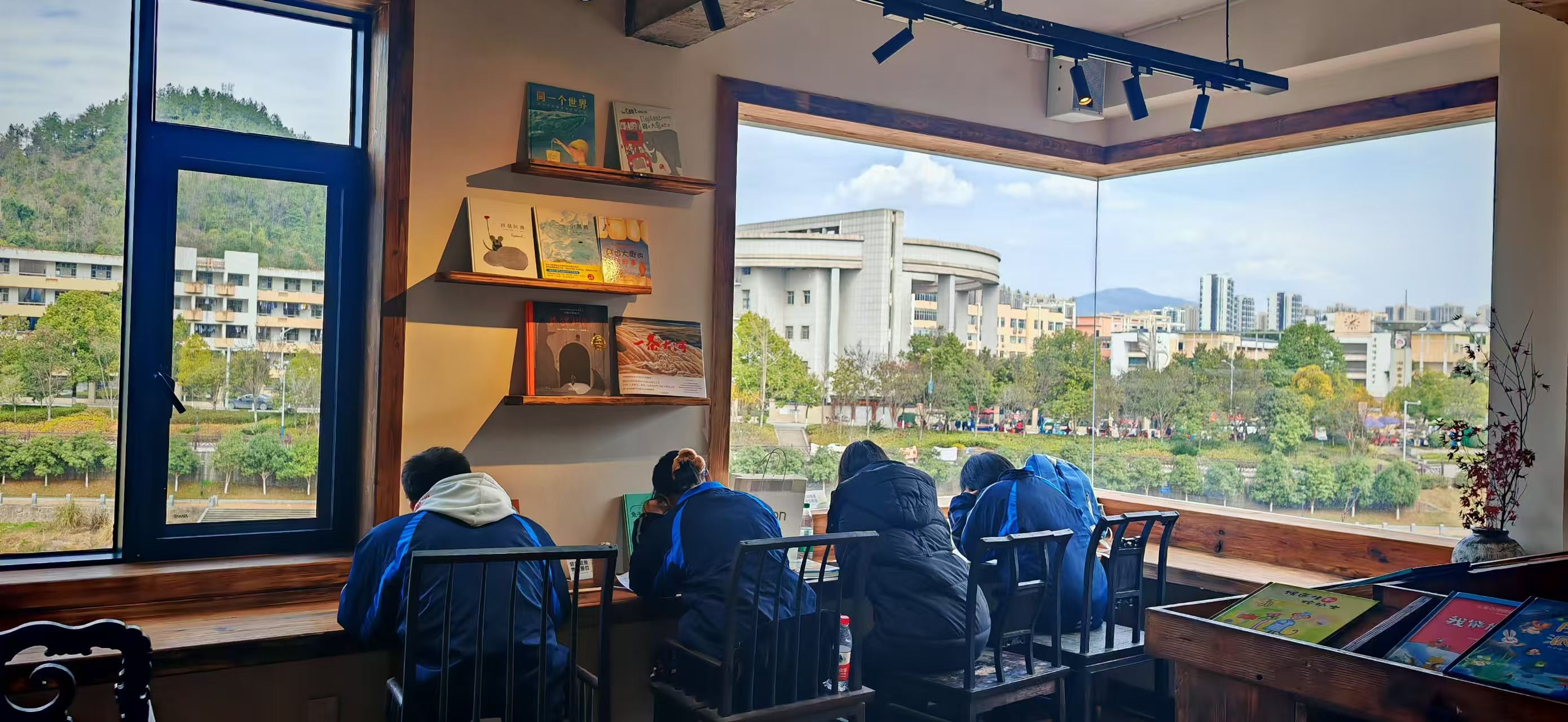 美文欣赏丨书屋听水记