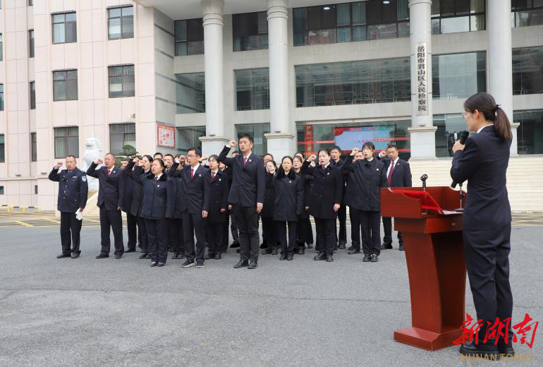 弘扬宪法精神 传递法治力量！君山区检察院开展国家宪法日活动
