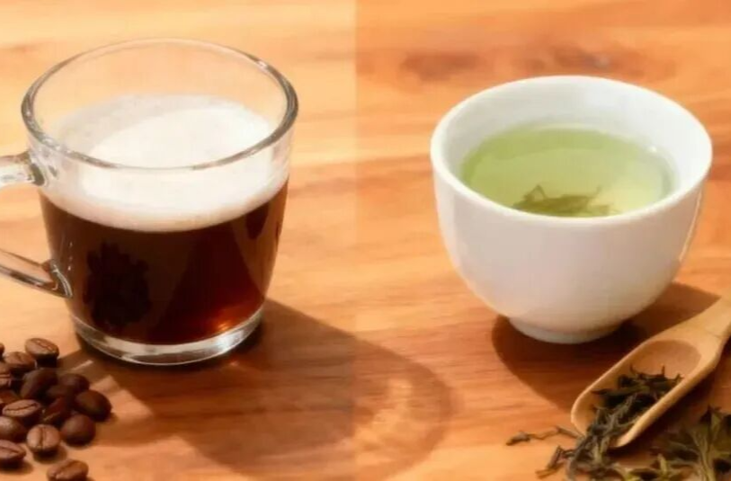 周末·健康丨喝茶VS喝咖啡，谁才是“护心王者”？4大隐藏好处，喝对才养生