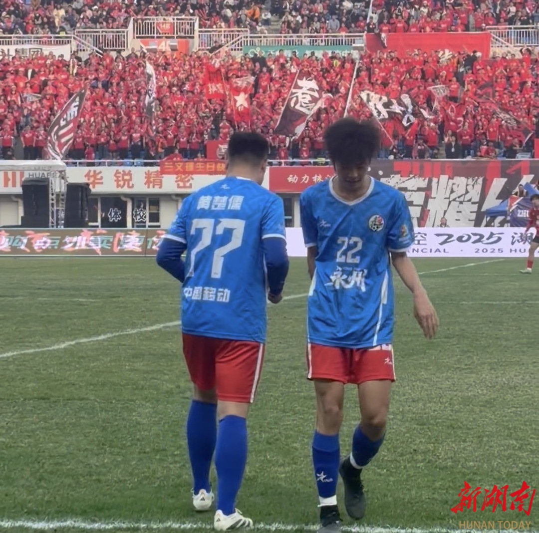 主教练上场踢球这事真不是段子，湘超永州队主教练替补登场