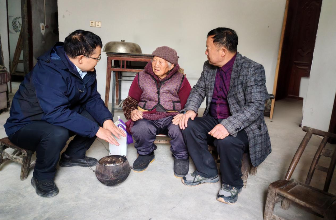 湘西州疾控中心调研指导驻村帮扶工作