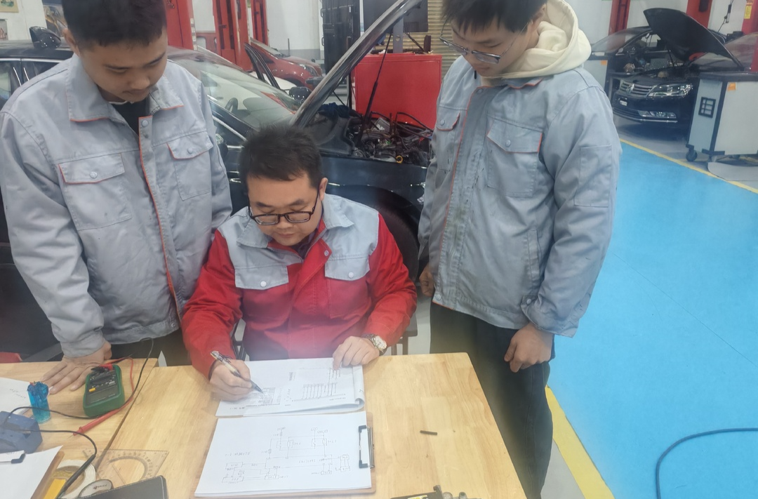 湖南财工职院新能源汽车技术专业教师尹泉：深耕职教守初心 匠心耕耘育匠才
