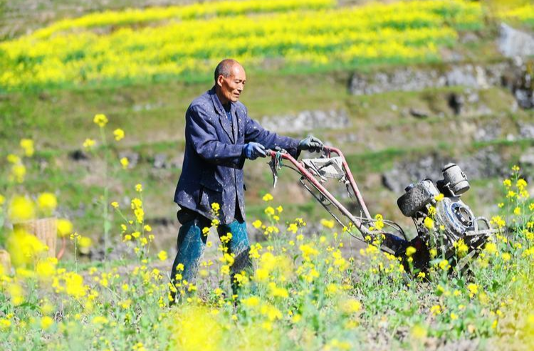 清泉润联成 滴滴沁民心