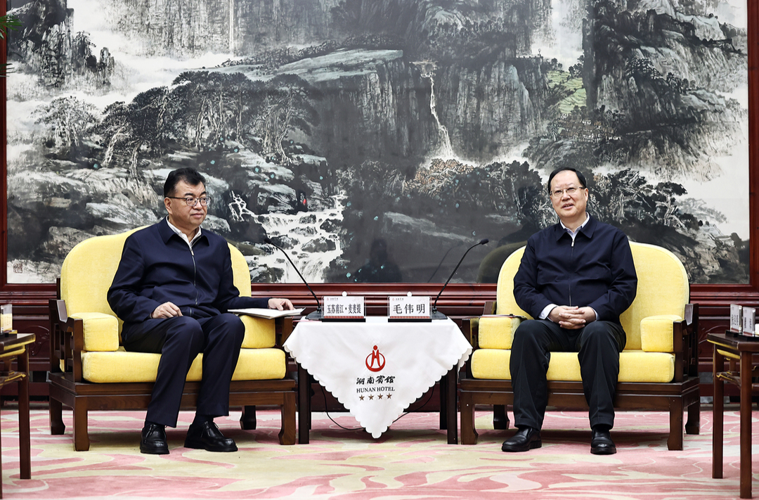 毛伟明与新疆代表团座谈