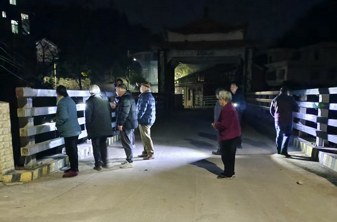 从焦急到团圆：行廊镇党群同心，历时7小时寻回走失祖孙