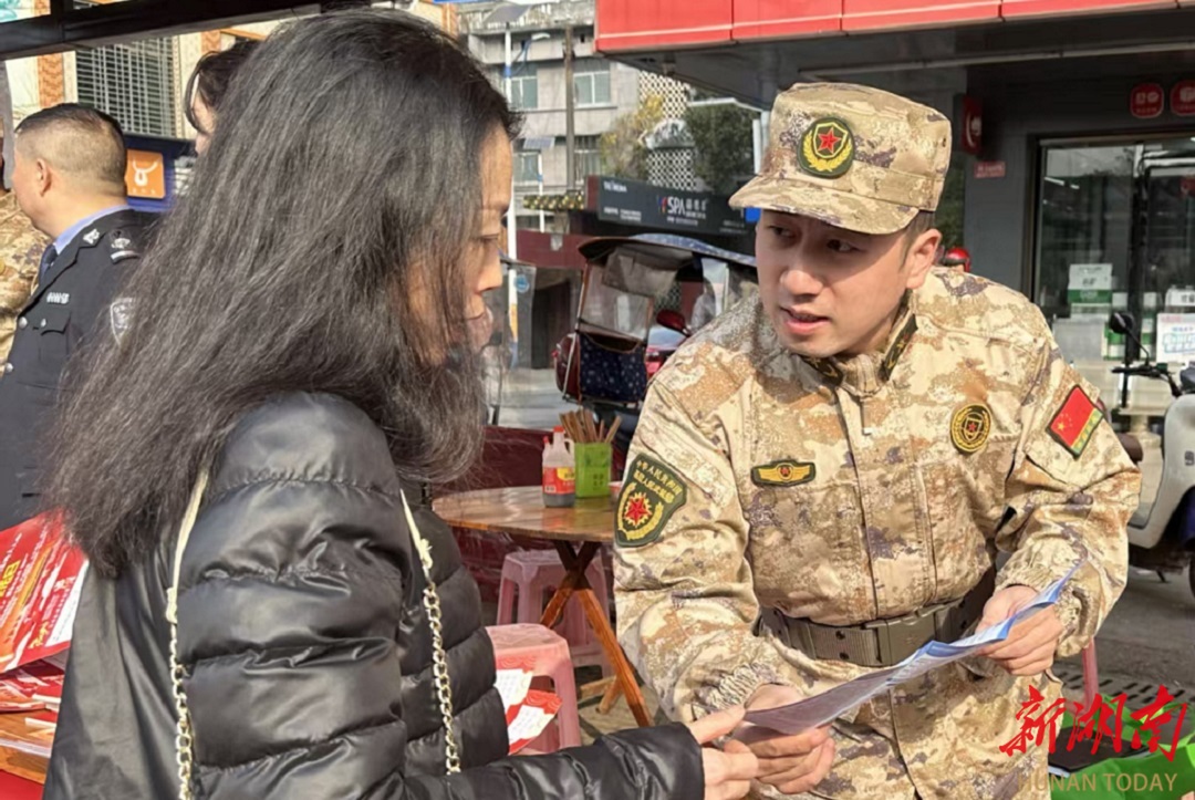 嘉禾县行廊镇开展“宪法宣传+征兵动员”活动