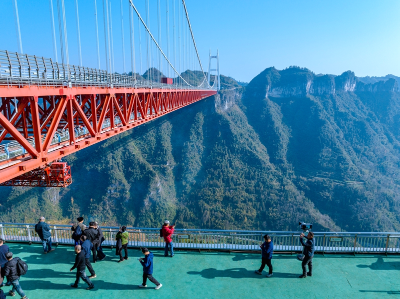冬日矮寨醉游人