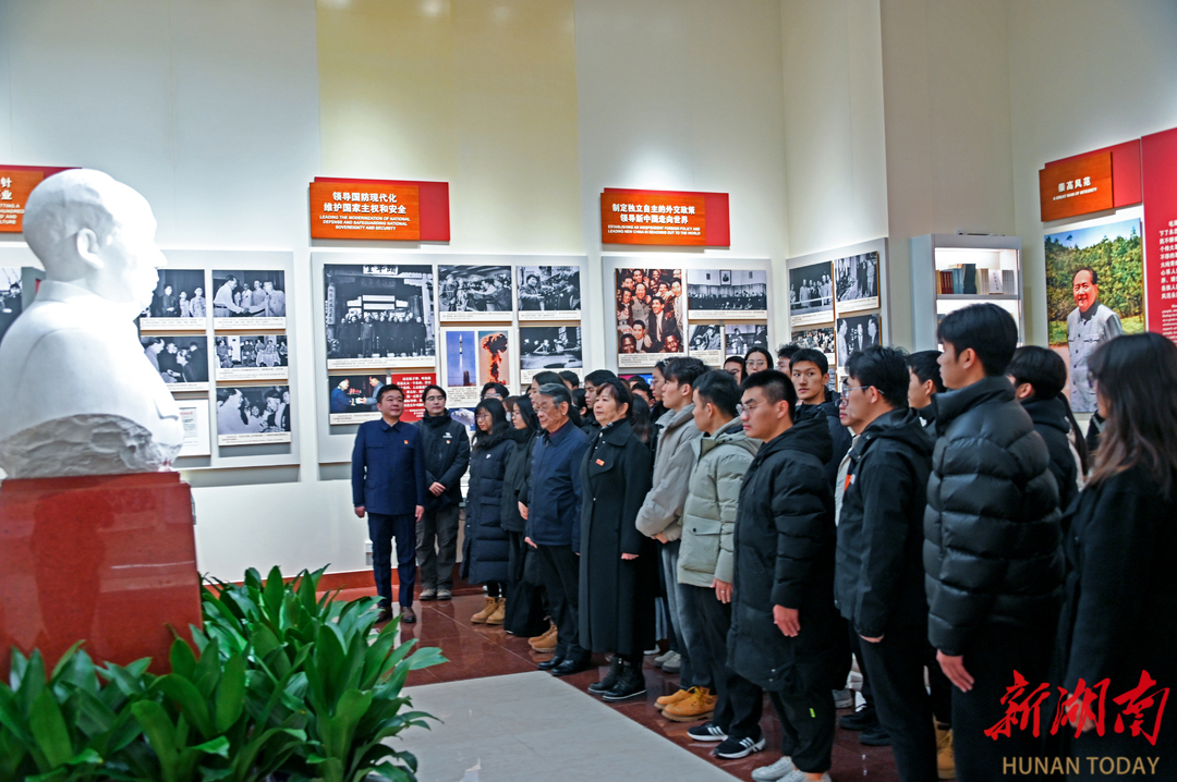 清华北大等12所高校2025级湘籍学生开展爱国主义教育主题活动