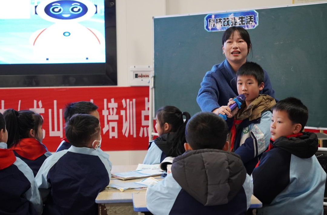 国培计划（2025）小学道德与法治农村骨干教师培训活动在龙山举行