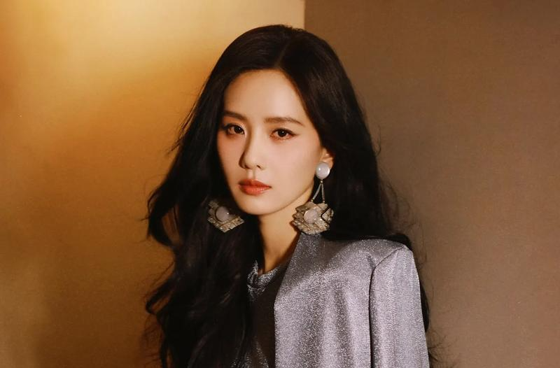 “年度喜爱女性角色”刘诗诗角色奖项被换成白鹿，爱奇艺致歉：因工作疏忽导致信息有误，正确信息以此前公布结果为准