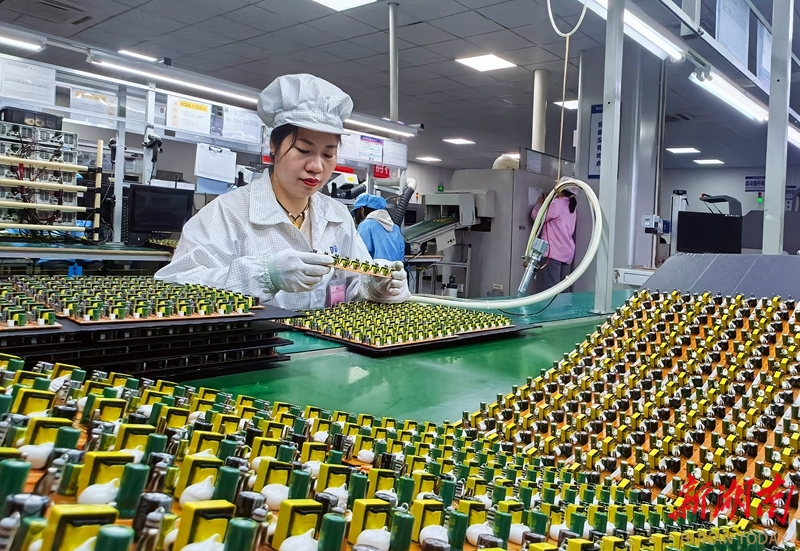 企业生产忙 力保全年红