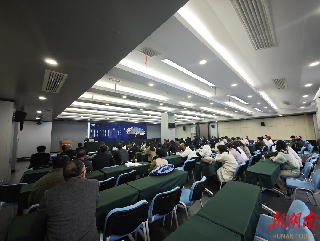 蓝山：书法公益培训走心更走“新”