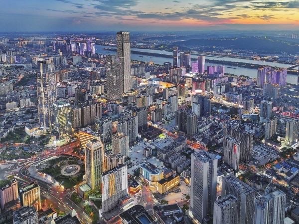 湘涌新潮丨不夜长沙 流金淌银