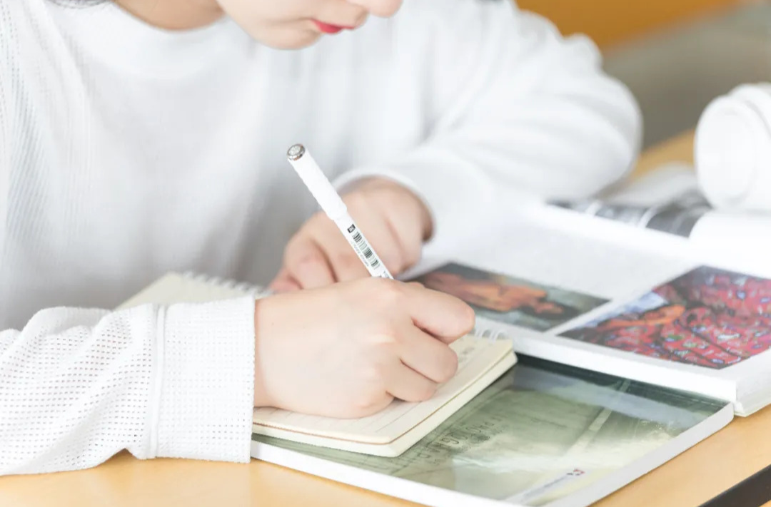 当心！孩子用AI写作业，可能泄露隐私，精准诈骗正在逼近……