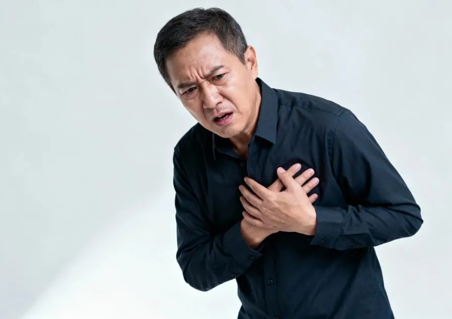 原来心情不好真的会“伤心脏”！这4个透支心脏的习惯，很多人还在做