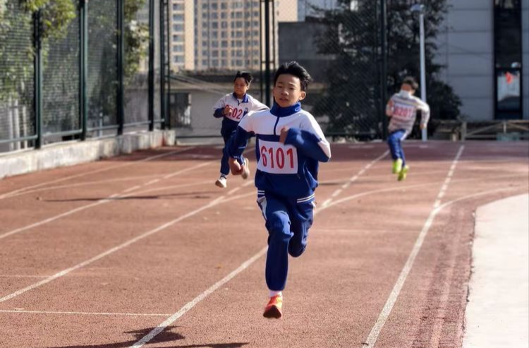 郴州市桂门岭小学：阳光体育，梦想起航