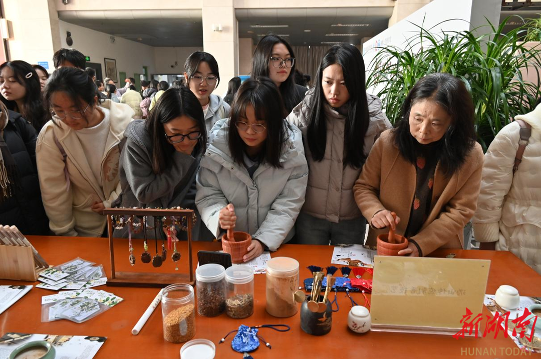 传承千年文脉 湘潭大学开展“古籍保护课程进校园”系列活动