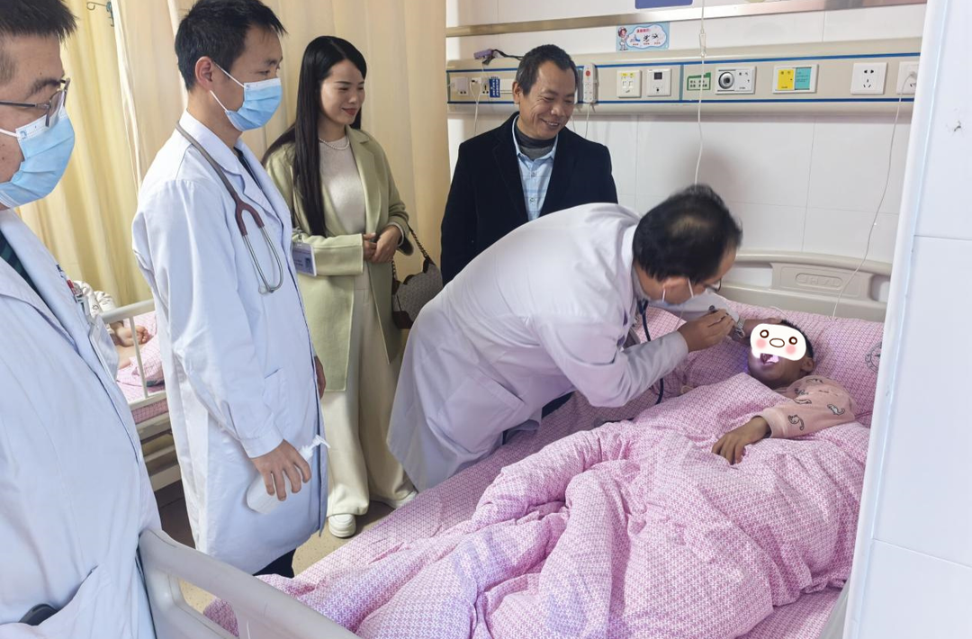 11岁苗乡少年急症，“绿色通道”上演生命接力！家长连声道谢……
