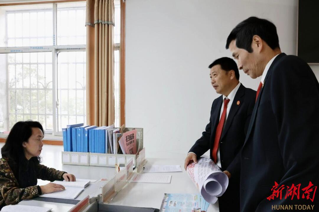 从布告栏到谈心会：一场深入村社的“法治现场课”