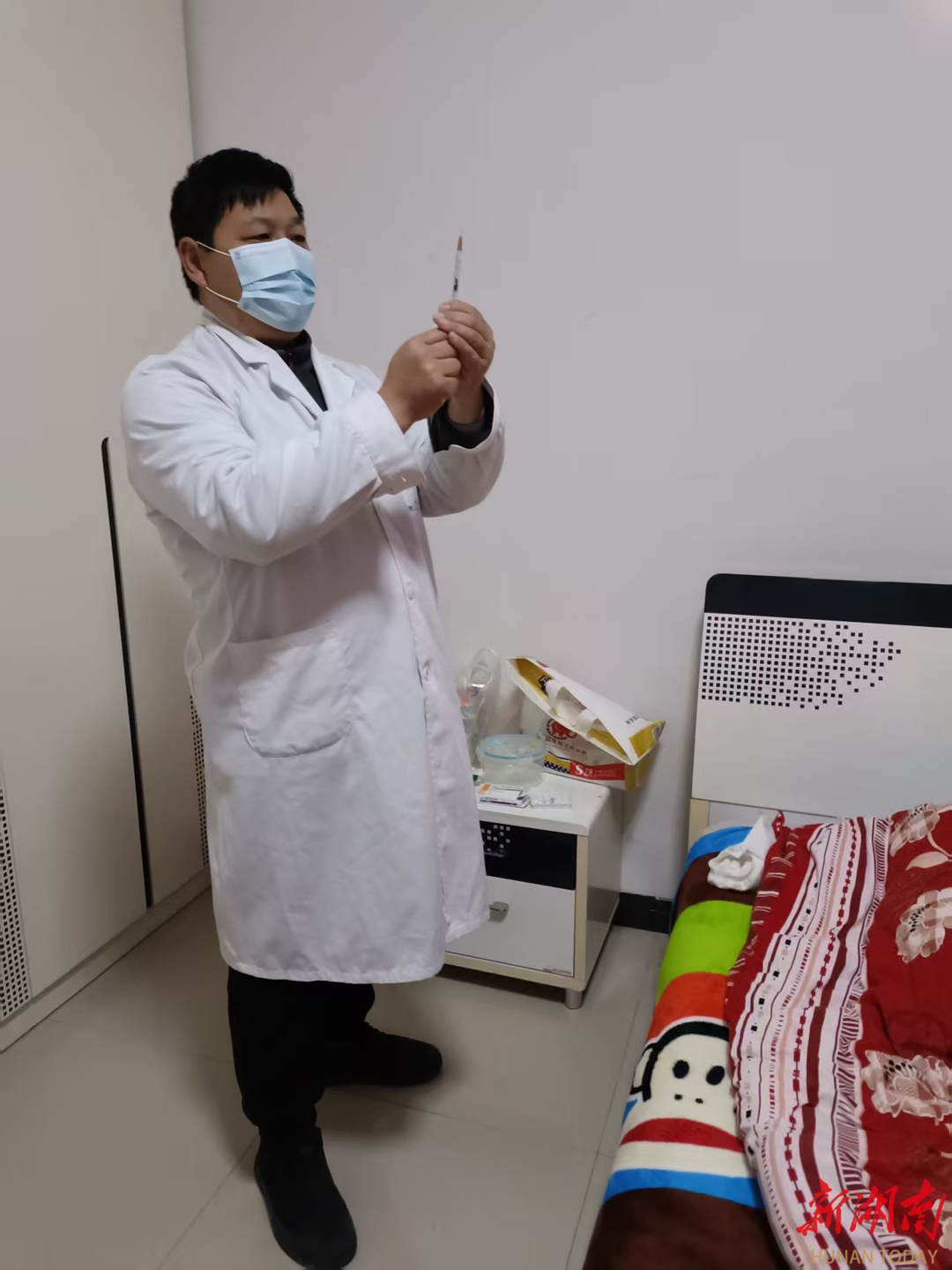 新晃乡村医生杨小武：扎根侗乡28载，用心守护千户村民的“生命之光”