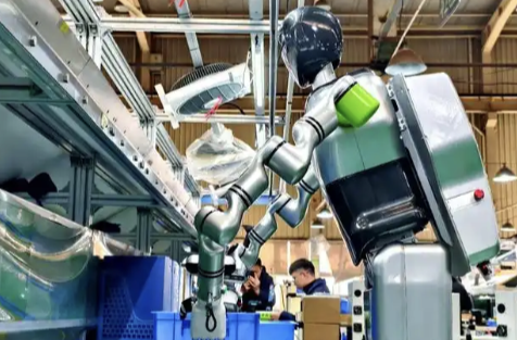 湖南国企负责人集体“研学”中联重科—​—一堂直面机器人的“实景课”