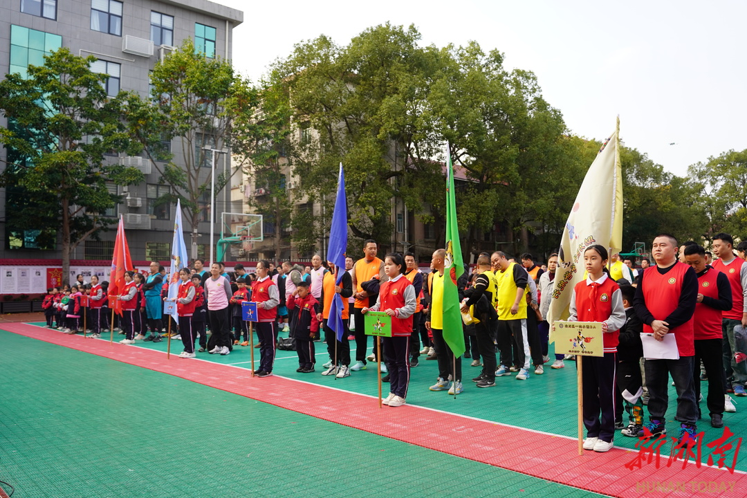 会同一完小首届“爸BA”篮球赛点燃冬日校园