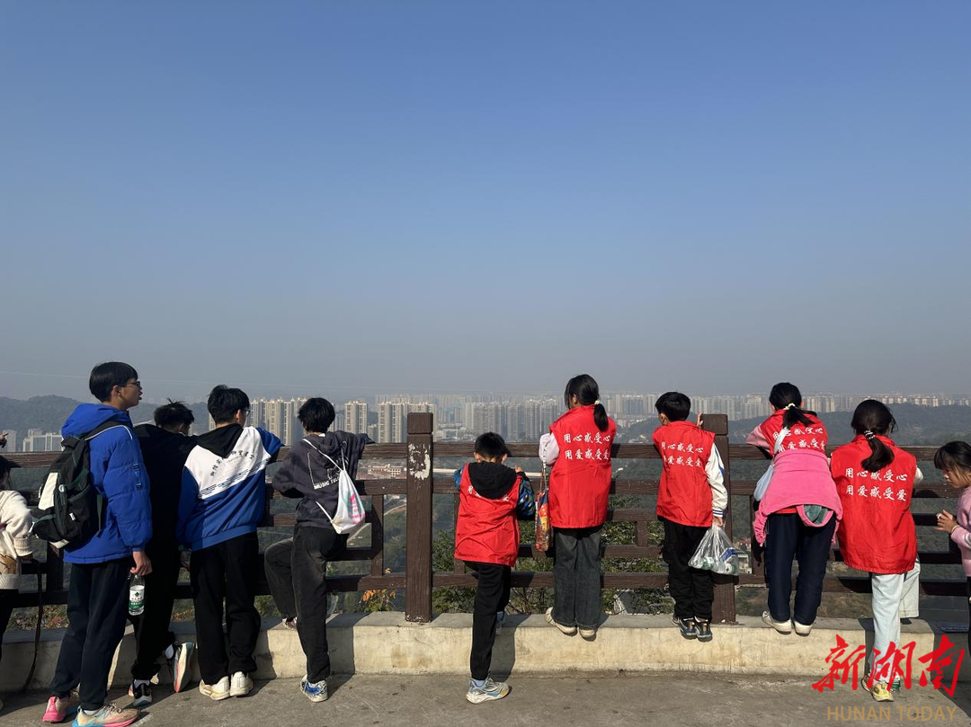 娄底市社会福利院22名儿童徒步仙女峰收获成长