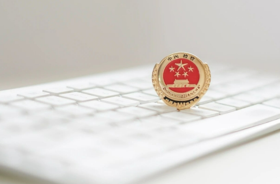 2400余名学子共上“法治必修课”