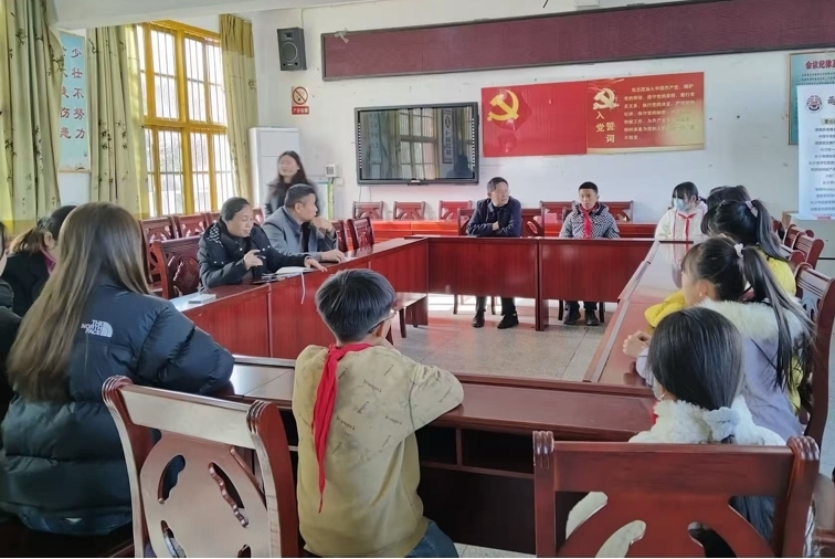 石牌小学召开2025年秋季毕业班师生动员会