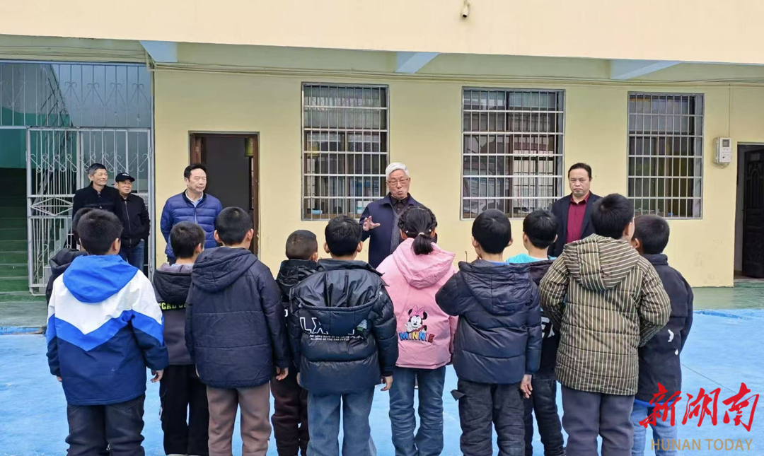 娄星区双江乡新庄小学迎来冬季送温暖活动