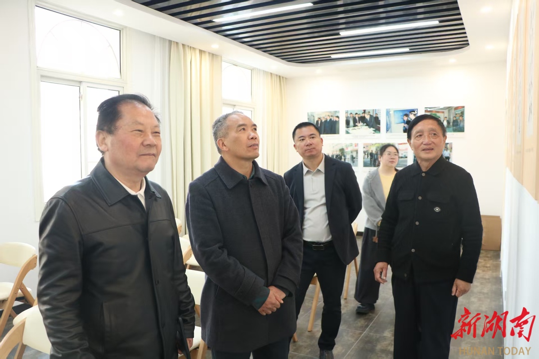 翰墨铸校魂 桃江一中举办对联评审暨书画捐赠活动