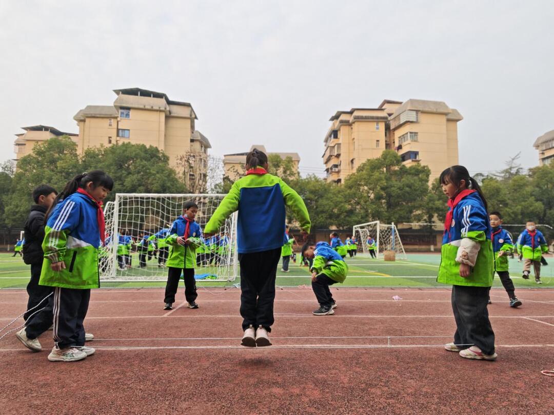 武陵区芙蓉路小学开展晨间健体活动