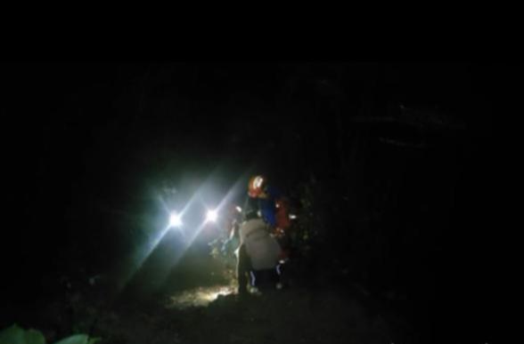 寒夜火速驰援！新邵消防深山成功营救11名被困群众