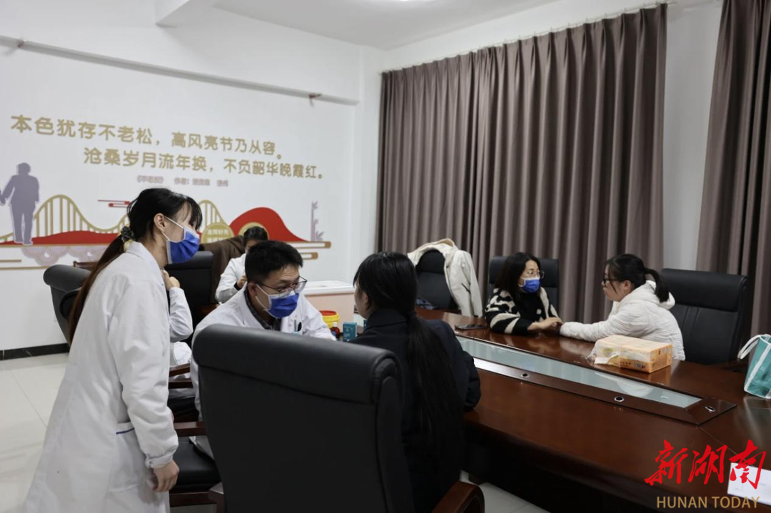 株洲芦淞区法院：把脉问诊送健康 暖心服务到身边
