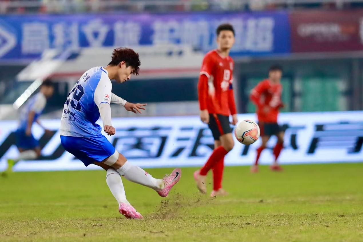 疯狂的“湘超”|湖南人文科技学院师生助力娄底代表队