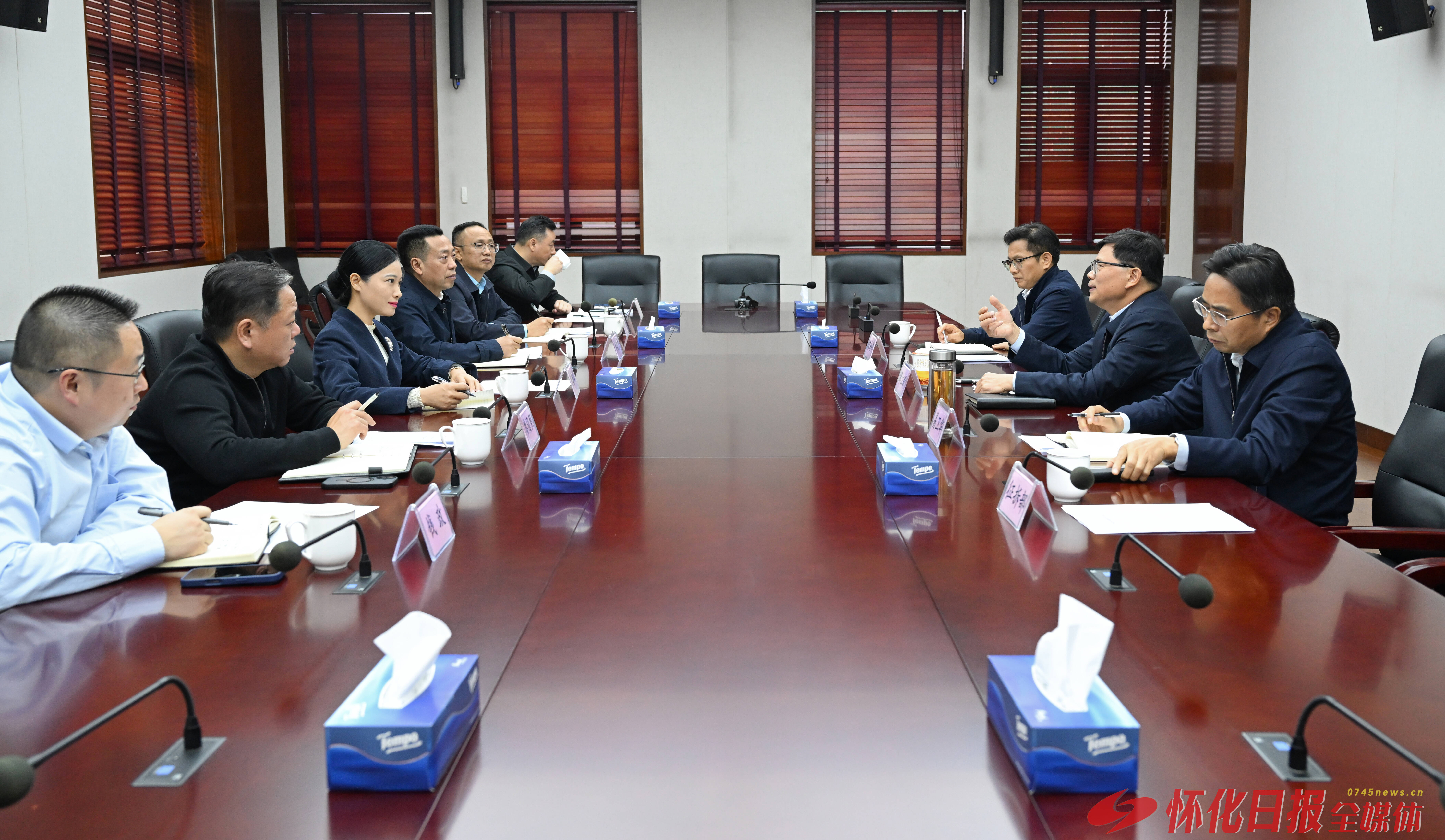 韦朝晖赴省直部门和重点企业对接工作