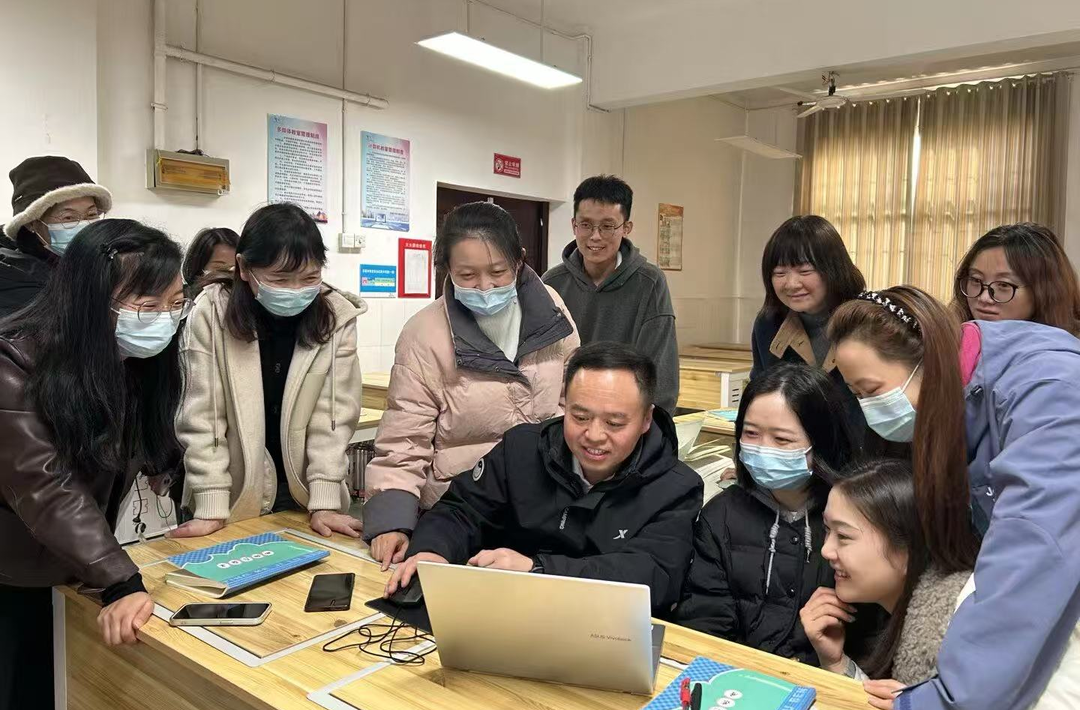 AI破局提质 均衡共育成长——荷塘区黄塘小学开展人工智能赋能教育专题培训